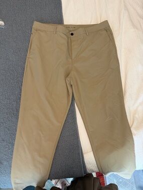 Banana Republic Khaki Chino Pants - Light Tan